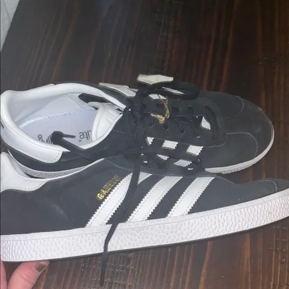 Adidas youth Black and White Sneakers - Picture 1 of 4
